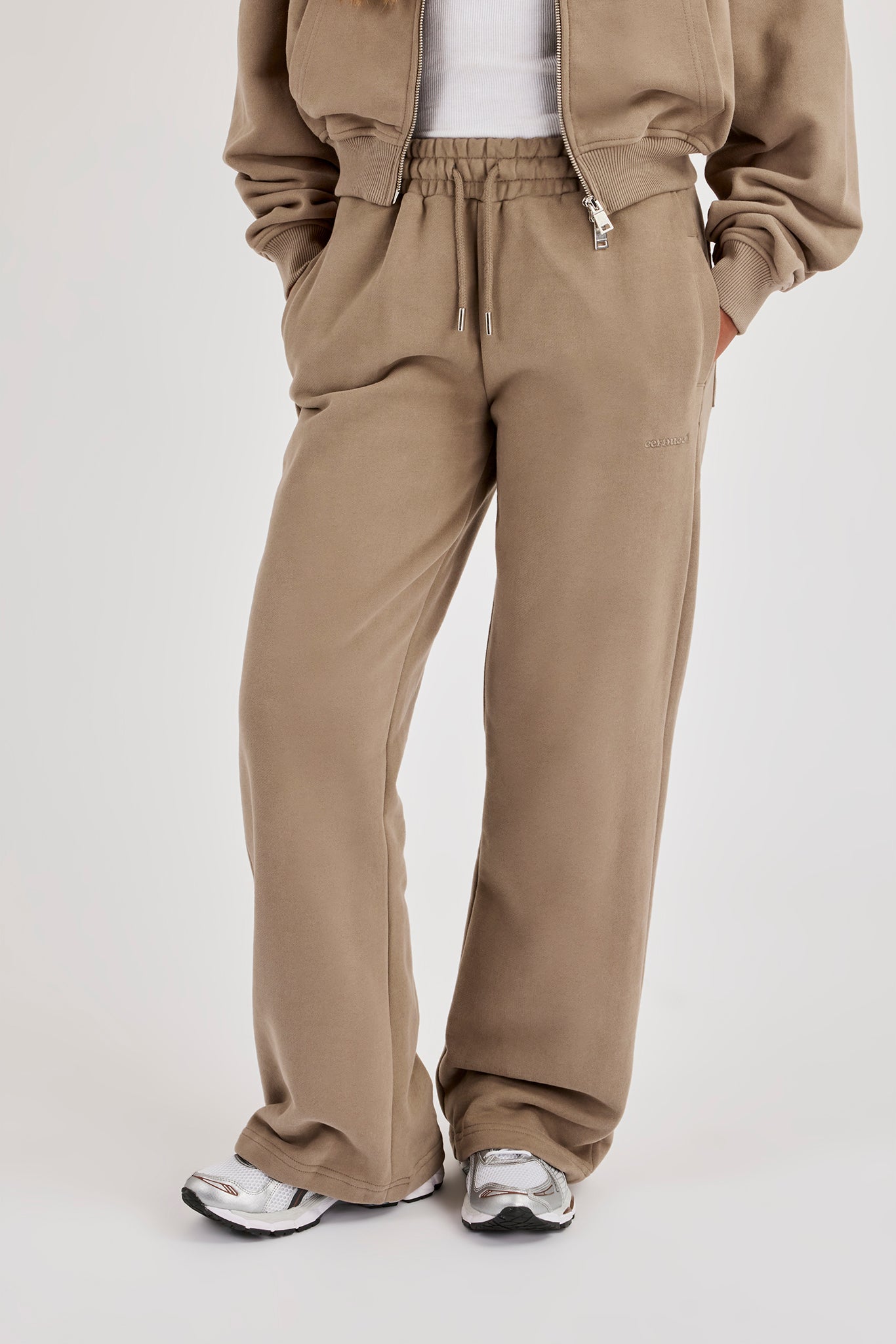 Bestickte Jogginghose mit weitem Bein – Taupe
